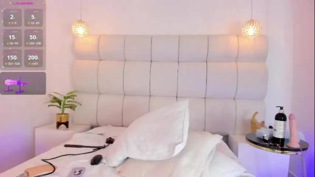 Image 2 of auroraowens_ Stream on Chaturbate on 1 month ago