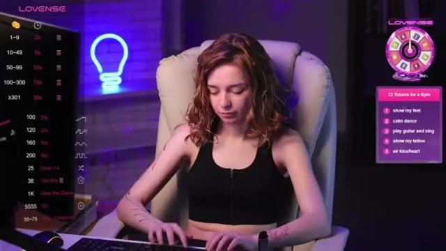 Image 2 of aurorarosse Stream on Chaturbate on 18 months ago