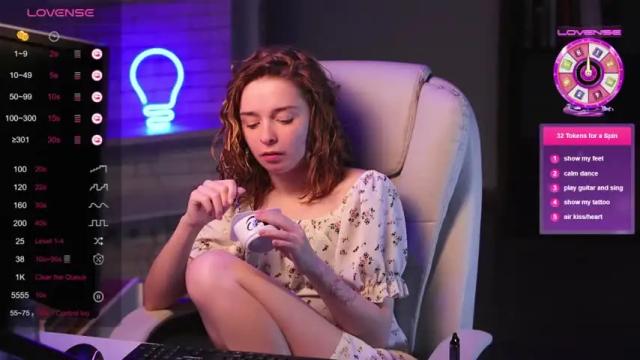 Image 6 of aurorarosse Stream on Chaturbate on 18 months ago