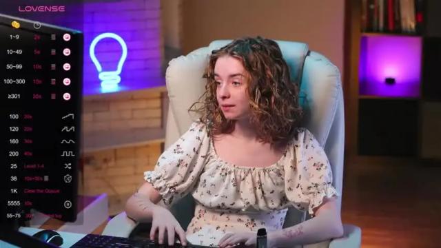 Image 10 of aurorarosse Stream on Chaturbate on 18 months ago