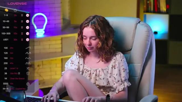 Image 2 of aurorarosse Stream on Chaturbate on 20 months ago