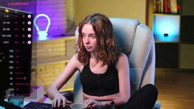 Image 4 of aurorarosse Stream on Chaturbate on 18 months ago