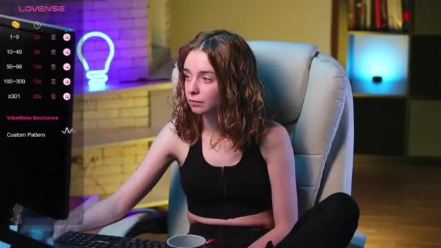 Image 7 of aurorarosse Stream on Chaturbate on 18 months ago