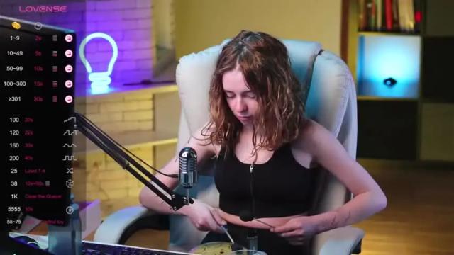 Image 10 of aurorarosse Stream on Chaturbate on 18 months ago