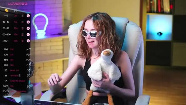Image 12 of aurorarosse Stream on Chaturbate on 18 months ago
