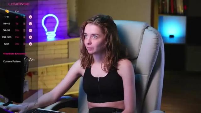 Image 10 of aurorarosse Stream on Chaturbate on 18 months ago