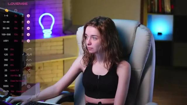 Image 2 of aurorarosse Stream on Chaturbate on 18 months ago