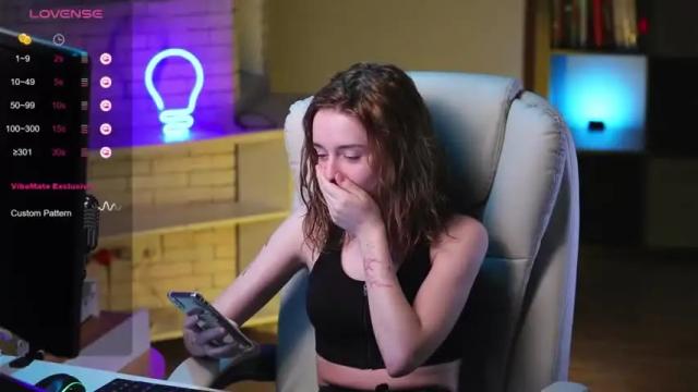 Image 3 of aurorarosse Stream on Chaturbate on 18 months ago