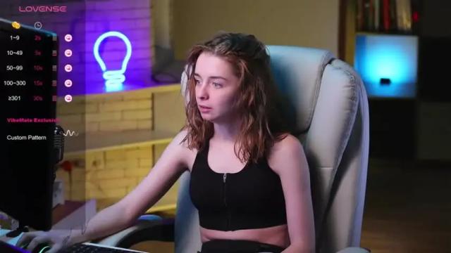 Image 8 of aurorarosse Stream on Chaturbate on 18 months ago