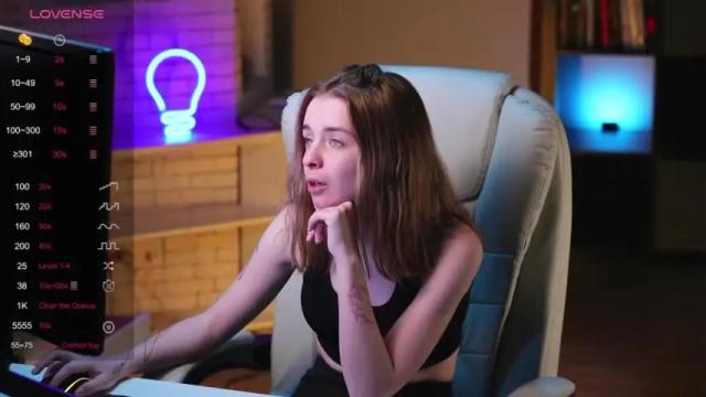 Image 2 of aurorarosse Stream on Chaturbate on 18 months ago