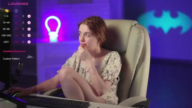 Image 4 of aurorarosse Stream on Chaturbate on 17 months ago