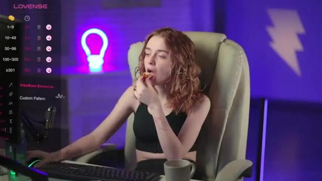 Image 3 of aurorarosse Stream on Chaturbate on 17 months ago
