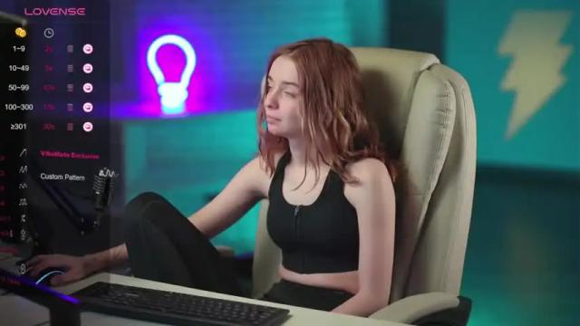 Image 4 of aurorarosse Stream on Chaturbate on 17 months ago