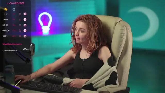 Image 7 of aurorarosse Stream on Chaturbate on 17 months ago