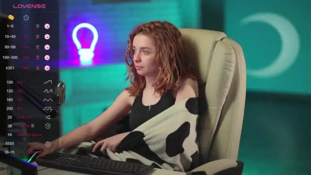 Image 8 of aurorarosse Stream on Chaturbate on 17 months ago