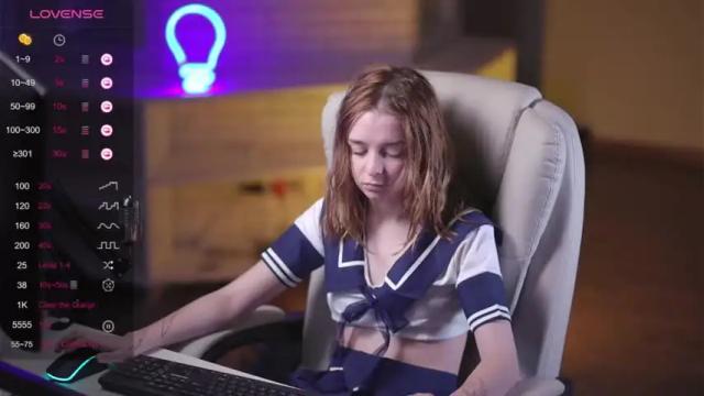 Image 4 of aurorarosse Stream on Chaturbate on 17 months ago