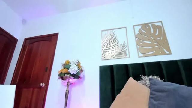 Image 12 of aurorasierra Stream on Chaturbate on 14 months ago