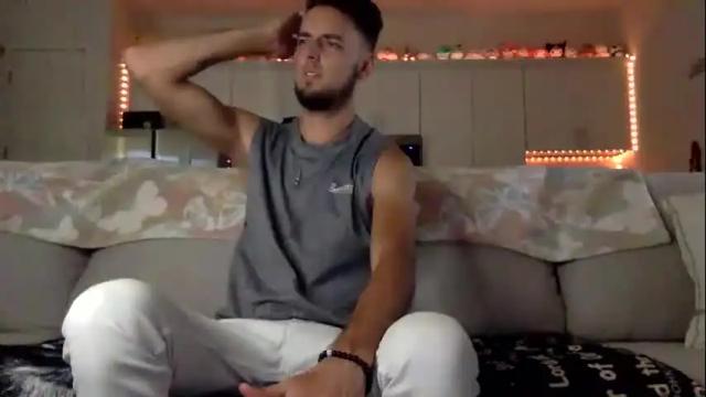 Image 12 of austincutieyes Stream on Chaturbate on 14 days ago