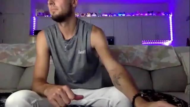Image 7 of austincutieyes Stream on Chaturbate on 14 days ago
