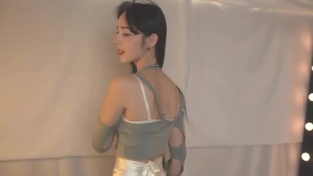 Image 3 of autumn_leaves Stream on Chaturbate on 17 months ago