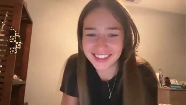 Image 12 of avababexoxo Stream on Chaturbate on 19 months ago