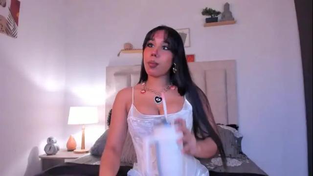 Image 2 of avaline_blanc Stream on Chaturbate on 1 month ago