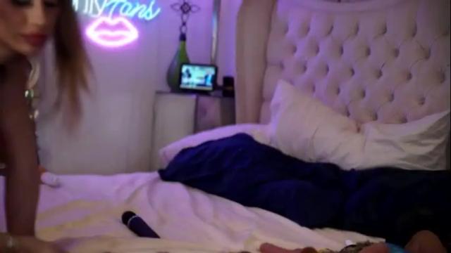 Image 12 of avalonnfoxx Stream on Chaturbate on 14 days ago