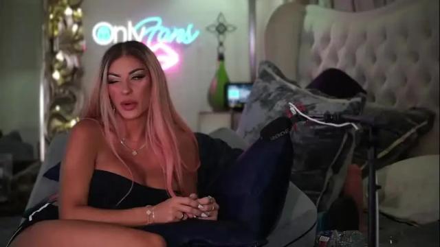 Thumbnail 2, avalonnfoxx's Stream at Chaturbate, 2 months ago