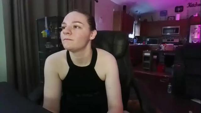 Image 11 of average_couple23 Stream on Chaturbate on 19 months ago