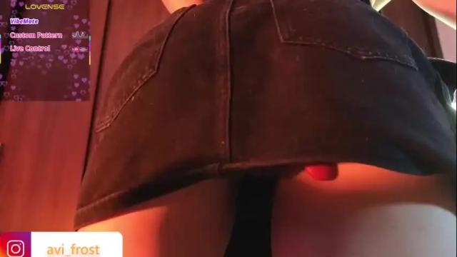 Image 3 of avi_frost Stream on Chaturbate on 1 month ago