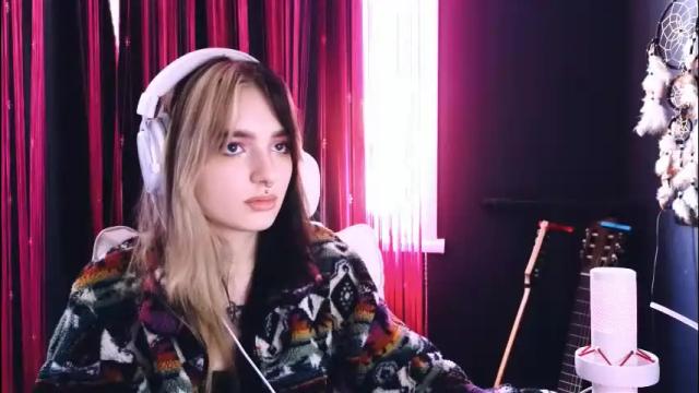 Image 2 of avi_nile Stream on Chaturbate on 1 month ago