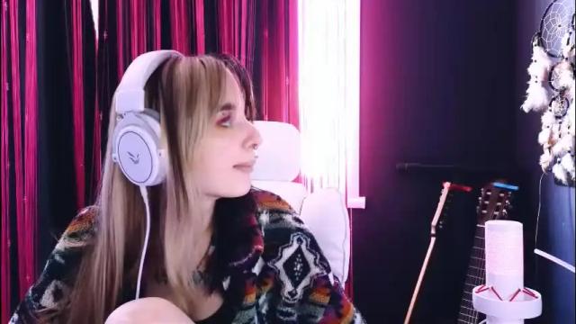 Image 3 of avi_nile Stream on Chaturbate on 1 month ago