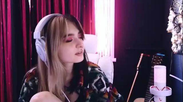 Image 4 of avi_nile Stream on Chaturbate on 1 month ago