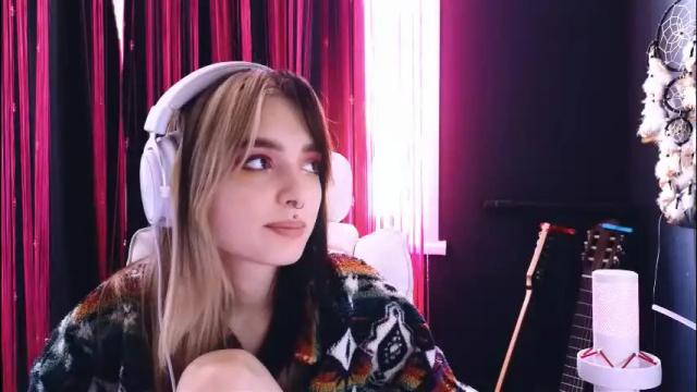 Image 8 of avi_nile Stream on Chaturbate on 1 month ago