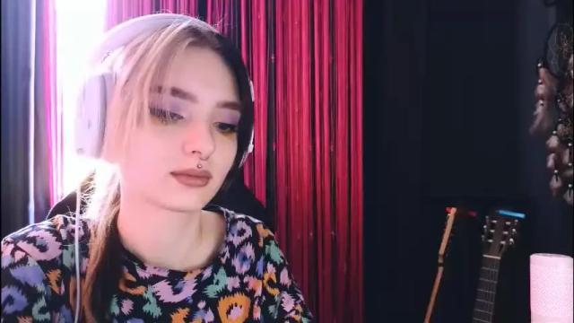 Image 3 of avi_nile Stream on Chaturbate on 1 month ago