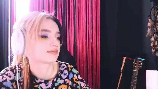 Image 4 of avi_nile Stream on Chaturbate on 1 month ago