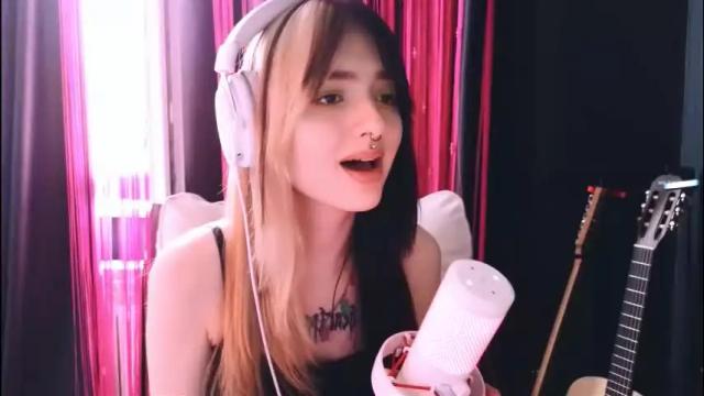 Image 2 of avi_nile Stream on Chaturbate on 1 month ago