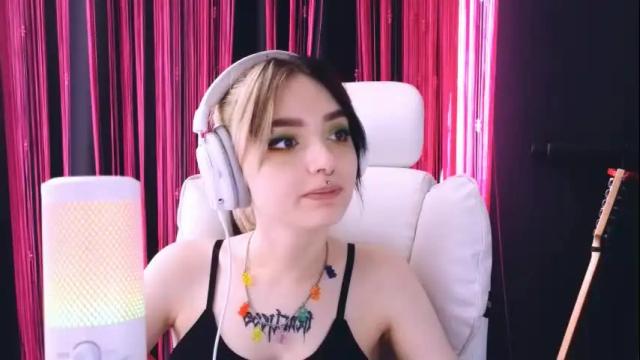 Image 2 of avi_nile Stream on Chaturbate on 1 month ago