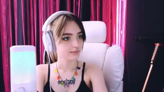 Image 4 of avi_nile Stream on Chaturbate on 1 month ago