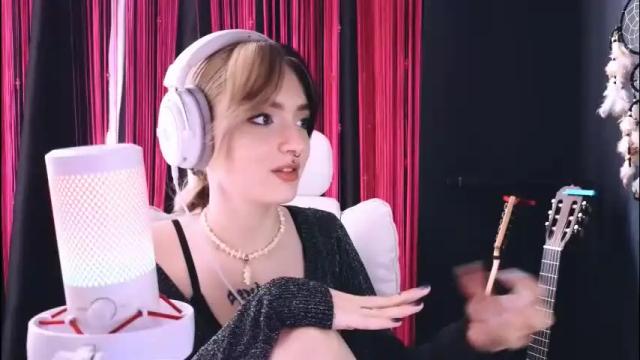 Image 11 of avi_nile Stream on Chaturbate on 1 month ago