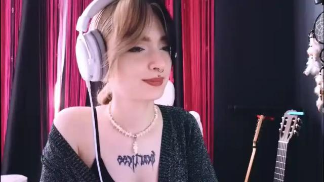 Image 3 of avi_nile Stream on Chaturbate on 1 month ago