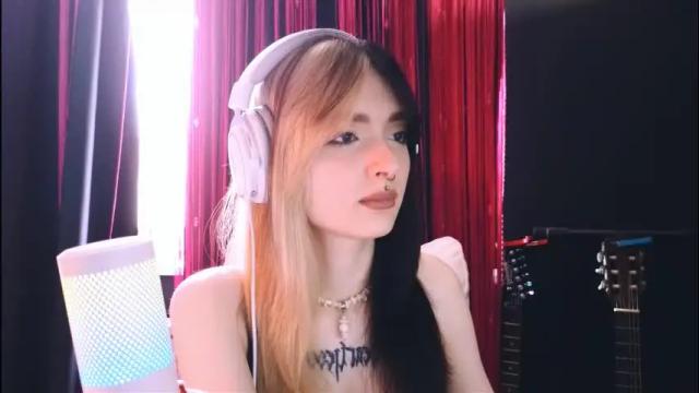 Image 2 of avi_nile Stream on Chaturbate on 1 month ago