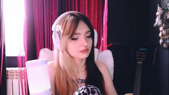 Image 3 of avi_nile Stream on Chaturbate on 1 month ago