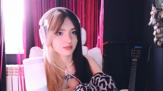 Image 4 of avi_nile Stream on Chaturbate on 1 month ago