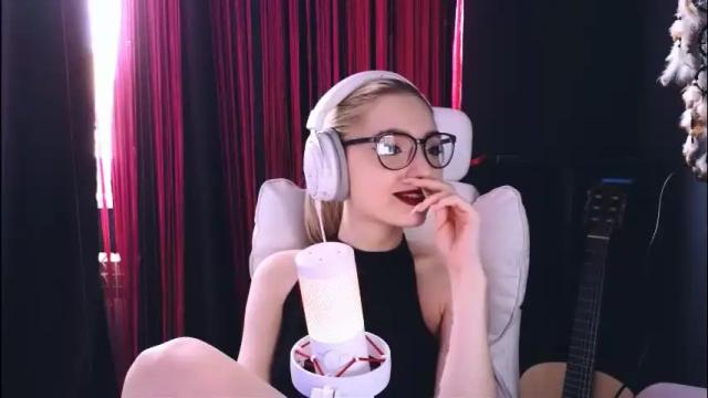 Image 3 of avi_nile Stream on Chaturbate on 1 month ago