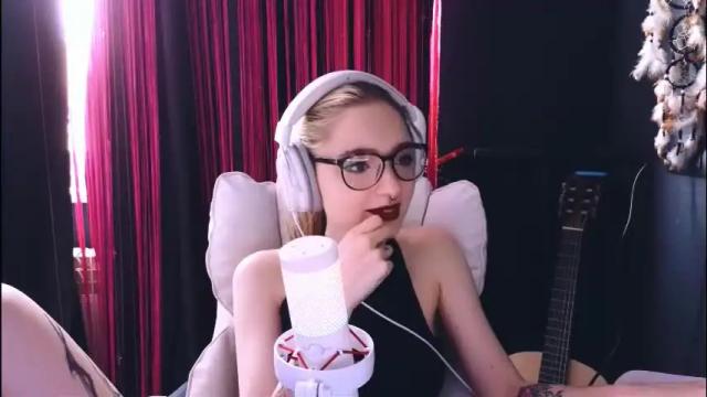 Image 4 of avi_nile Stream on Chaturbate on 1 month ago