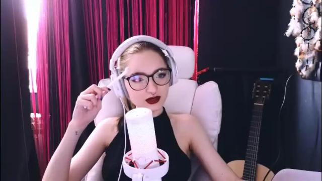 Image 6 of avi_nile Stream on Chaturbate on 1 month ago