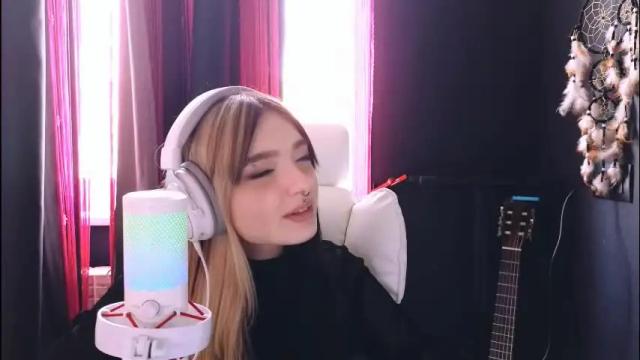Image 4 of avi_nile Stream on Chaturbate on 1 month ago