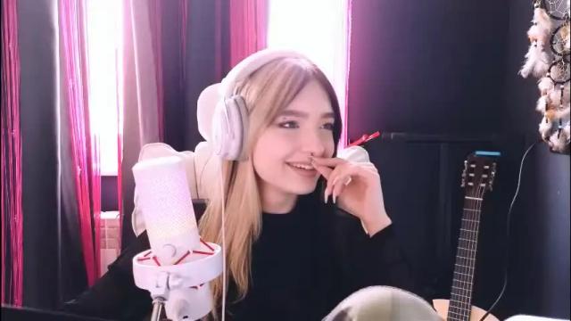 Image 7 of avi_nile Stream on Chaturbate on 1 month ago