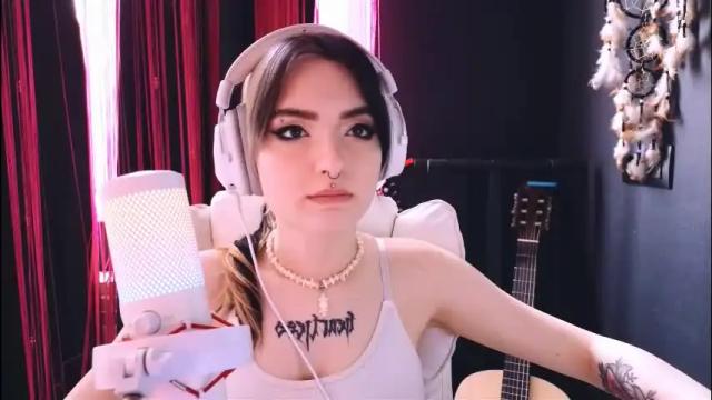 Image 6 of avi_nile Stream on Chaturbate on 1 month ago
